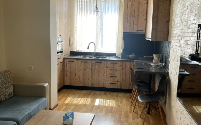 Perte House on Shinararneri 6/1 Apartments