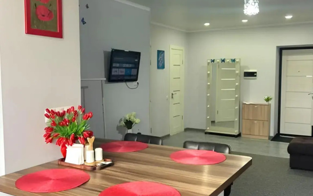 Uyutnaya Prostornaya Yevrodvushka S Vidom Na Goru Flat