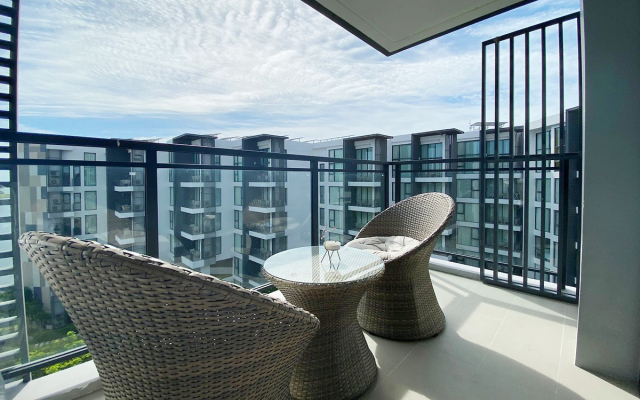 Lakeview 1BR – Laguna Beach Apartments