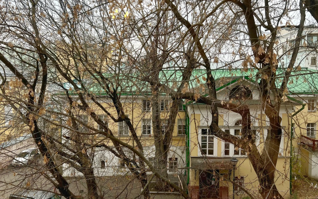 2-Komnatnaya Na Leontyevskom Pereulke Apartments