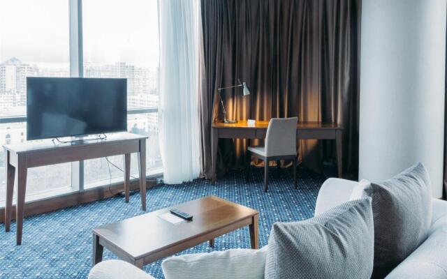 Parkside Hotel & Apartments