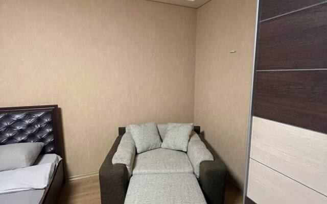 Na Ulitse Komissarova 1g Flat