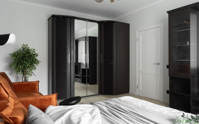 S konditsionerom i shikarnym dizaynerskim remontom Flat