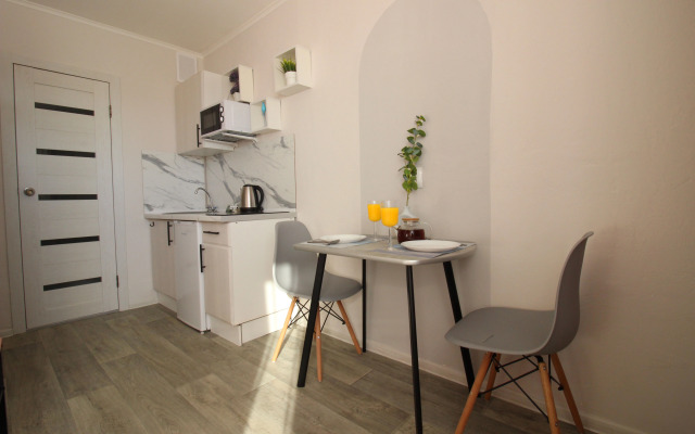 Uyutno kak doma s balkonom Apartments