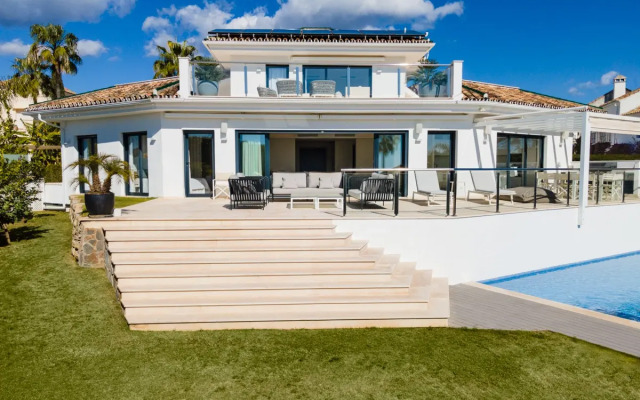 All About Villa Breeze