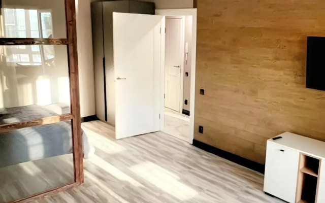 Ryadom s Morem i Vokzalom Flat