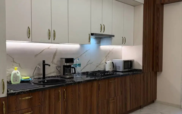 Klacca Lukhury Flat