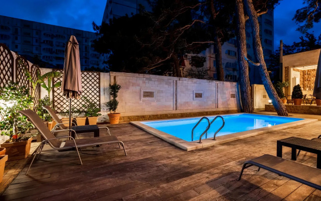 Yana Guest House