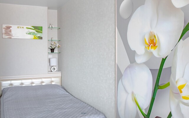 Апартаменты на высоком этаже, рядом с театром и мостом, недалеко от центра. Фастовская 29.