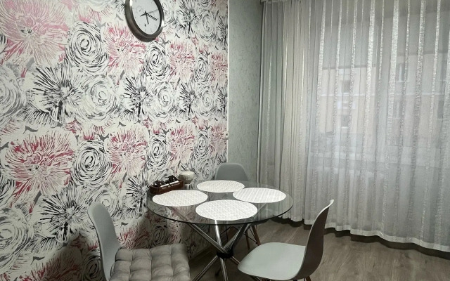 Trekhkomnatnye Apartamenty Lyuks Telmana 42B Apartments
