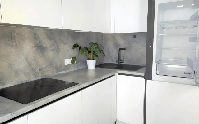 TatAparts oranzhevaya idilliya v sovremennoy studii Apartments