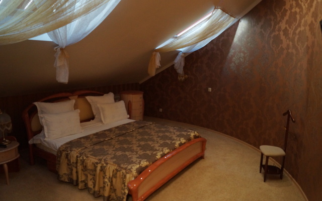 Renessans Hotel