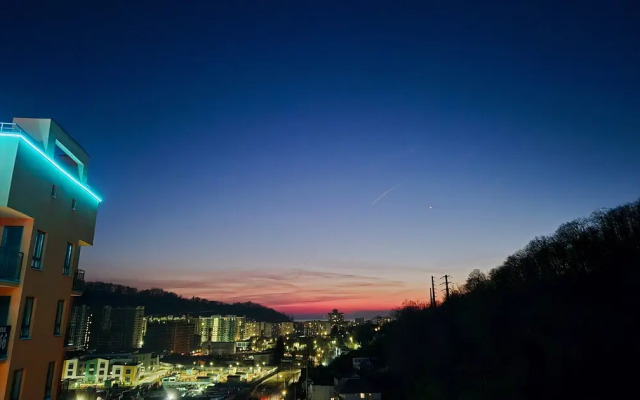 S Dvumya Balkonami Apartments