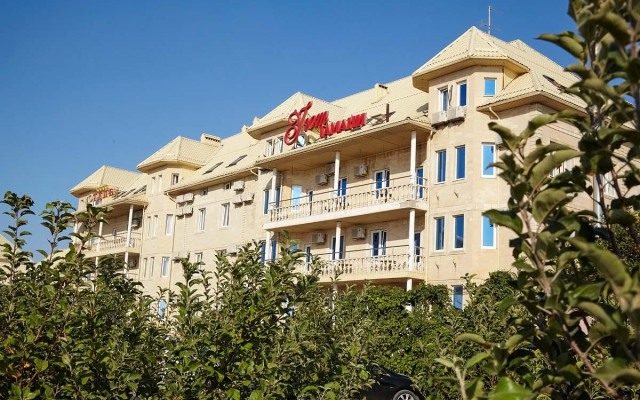 Uyut Tamani Hotel