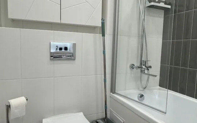 Апартаменты с новым ремонтом на Ивана Беличенко 92к4