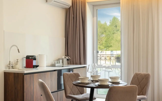 Отель V Hotel&Rooftop Lounge