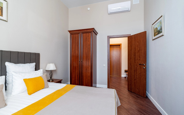 Квартира Евро-Двухкомнатная с Видом на Канал и Высокими Потолками