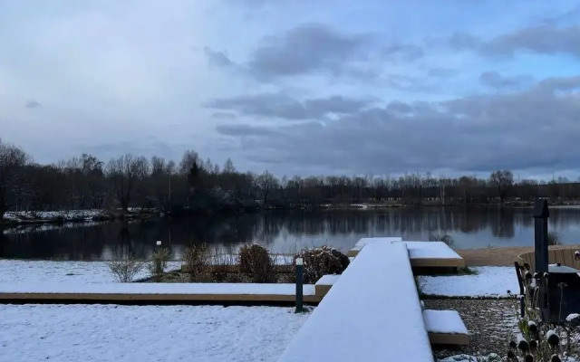 Dom i Ozero Private House
