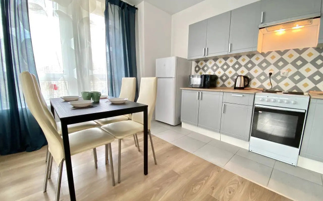 Yevrotreshka Vv Apart U Metro Kotelniki Na Sosnovoy 5 Apartments