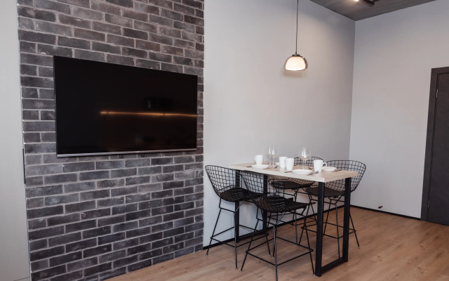 Apartamenty Zerkal'nyj indastrial-loft v centre Kazani u nabereznoj Kabana