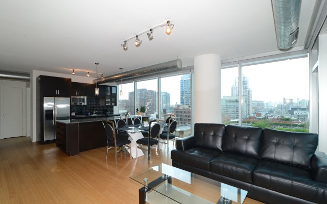 In River North with Balcony View Apartment