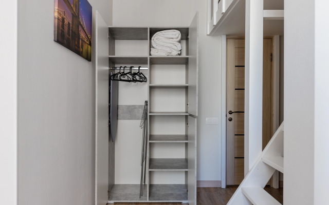 Dvuhurovnevaya S Parkovkoj V Tsentre Flat