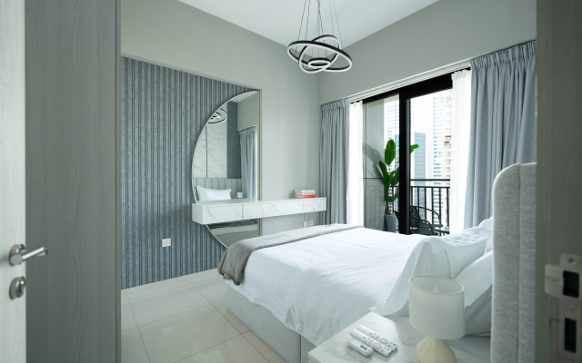 KeyRock Living Dubai Skyline & Pool Access Apartments