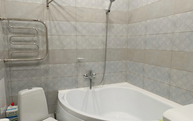 Na Levoberezhye Flat