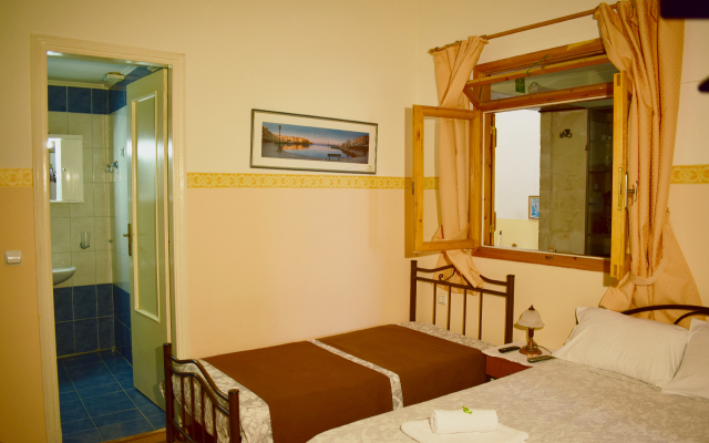 Stoa Rooms Apartments
