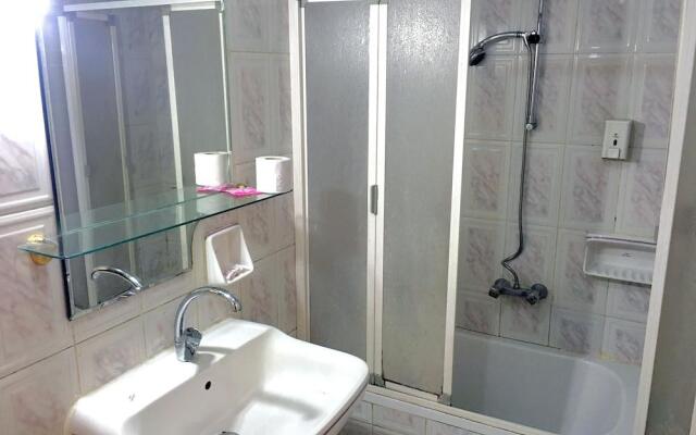 Gaddis Hotel, Suites and Apartments