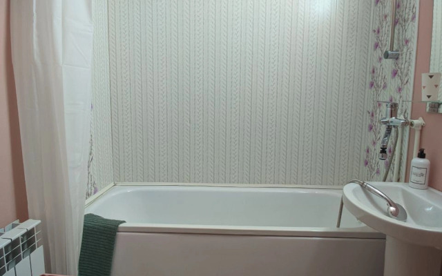 Na Ulitse Andreya Ado 16 Flat