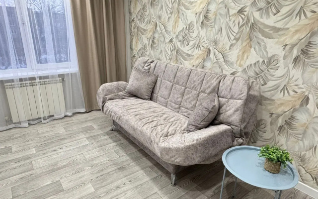 Tryokhkomnatnaya Flat