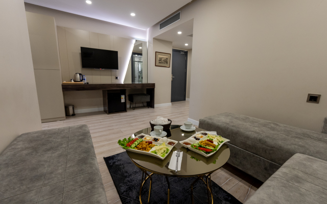 Meros Hotel
