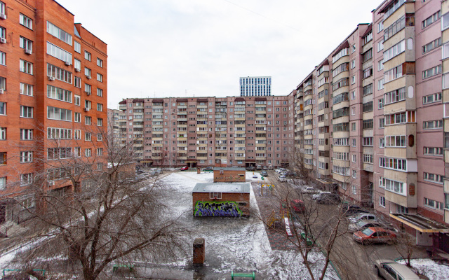 Komfortnaya Chetyrekhkomnatnaya Kvartira V Tsentre Novosibirska Flat