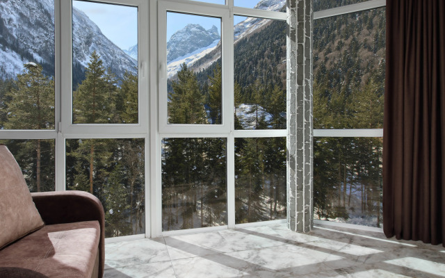 Миррос Субай Отель Домбай