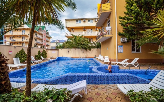 U Morya S Basseinom V ZhK Solnechniy apt 14 Apartments