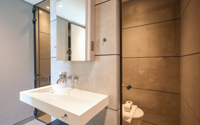 Апартаменты Elite LUX Holiday Homes - Luxurious 1BR Suite in Signature Livings JVC - Dubai