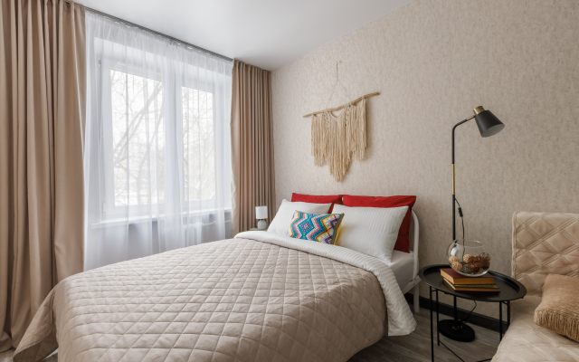 Trekhkomnatnaya ryadom NMITS imeni Ryzhikh Flat
