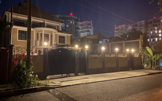 33 Tyulpana Guest house