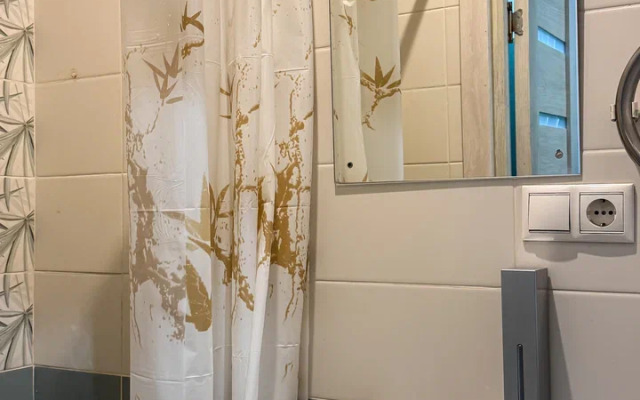 U Metro Filatov Lug fl1 Apartments