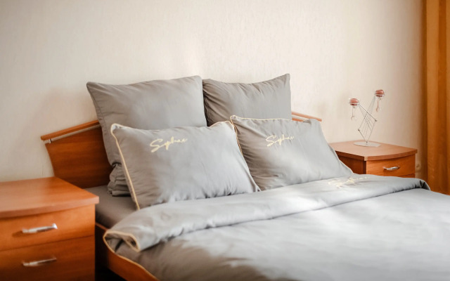 Ryadom s tsentrom i vokzalom na 9 gostei Flat