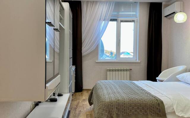 S dvumya spalnyami i balkonom Ajax Na Tyulpanov 41 Apartments