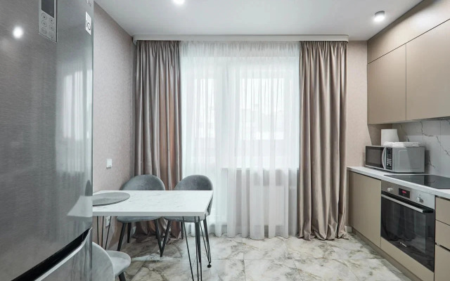 Reverie Gray Svetlye i Prostornye Apartment