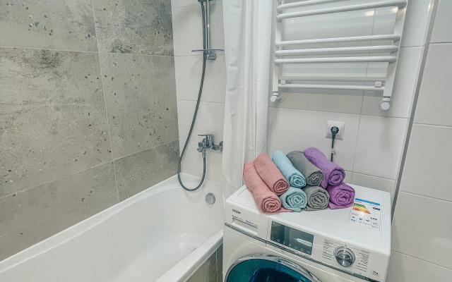 Sovremennaya S Paryaschey Krovatyyu Flat