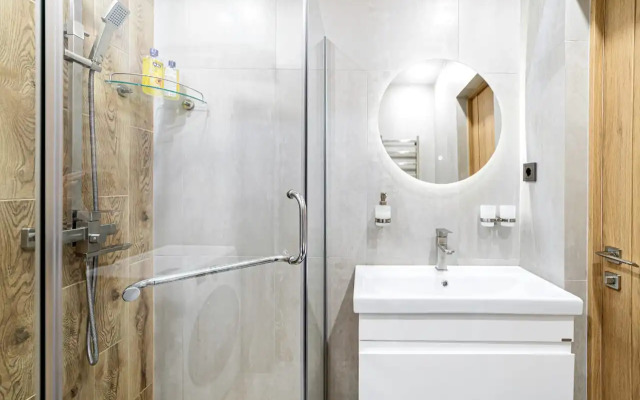 Studiya 14 s vidom na gory Flat