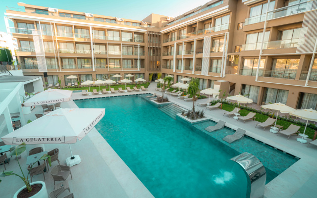 Prive Suite Side & Spa  (Adult Only 16+)