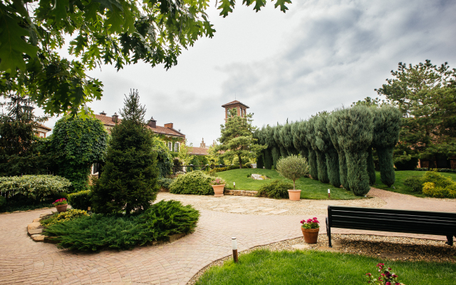 Отель Old House Resort & Spa