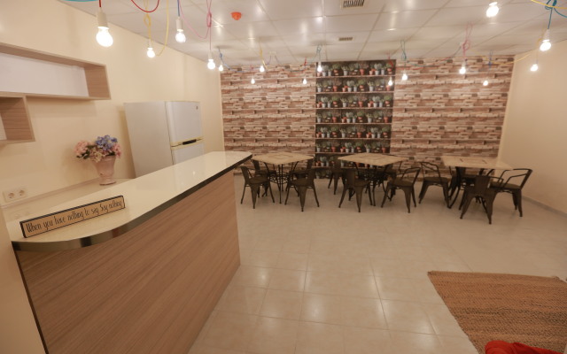 Midtown Hostel