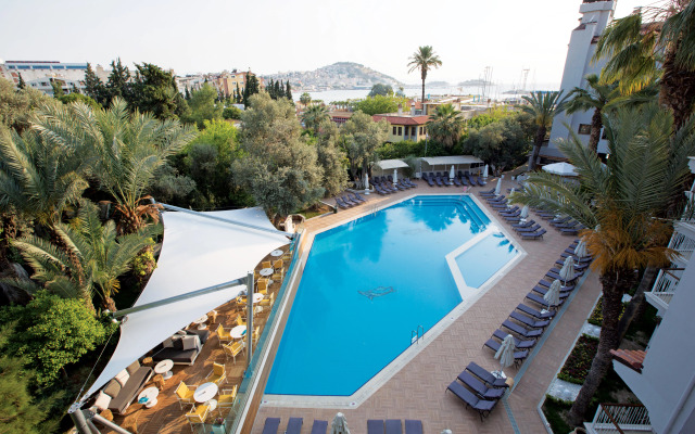 Paloma Marina Suites