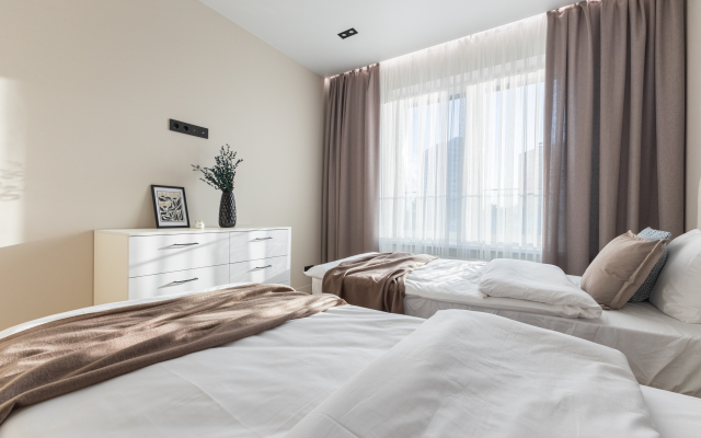 Апартаменты трехкомнатные с дизайнерским ремонтом